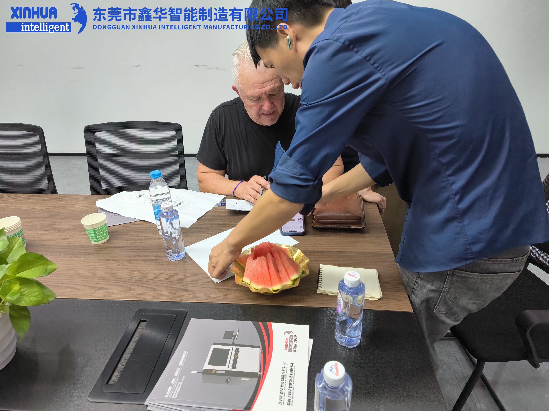 鑫華智能加拿大客戶談合作